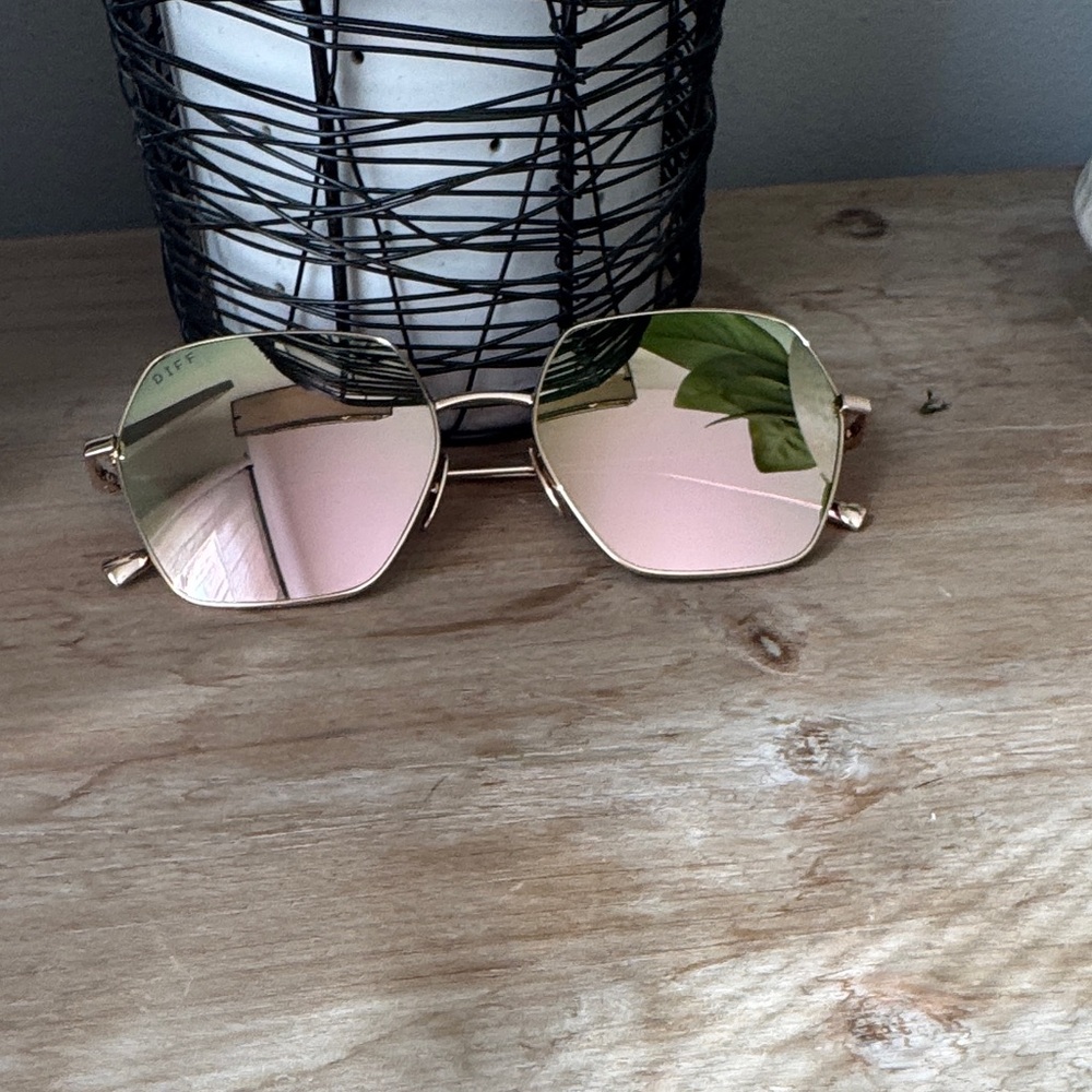 Diff Gold Sunglasses with Rose Gold Lenses